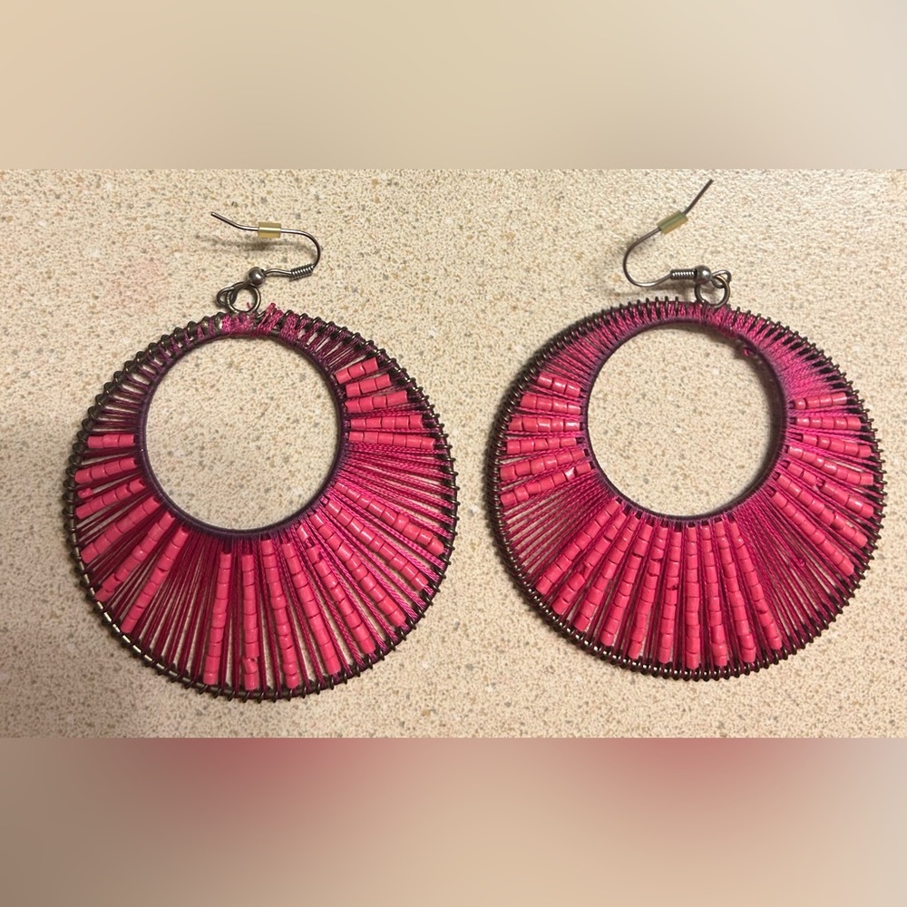 💰2/$10 Pink woven String earrings on hoops- med size